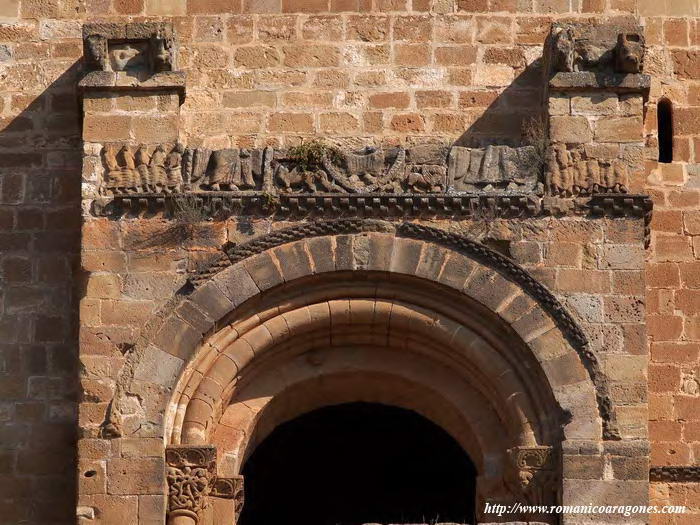 PUERTA DE ACCESO: DETALLE ARQUIVOLTAS